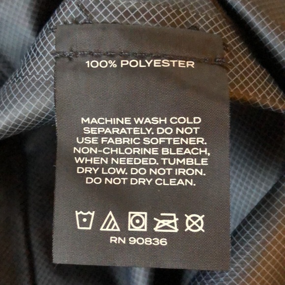 Waterproof jacket with taped seems, hood, vents in back, NWOT size M - Picture 9 of 9